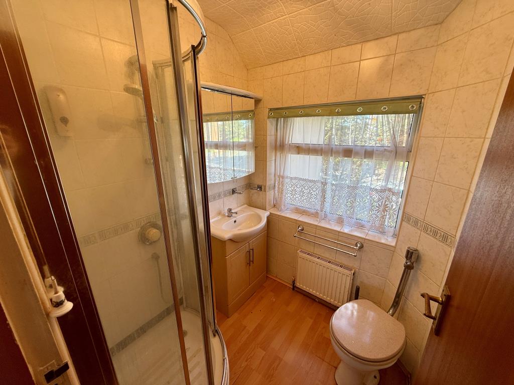 Lot: 150 - DETACHED HOUSE FOR REFURBISHMENT - Shower room with W.C.